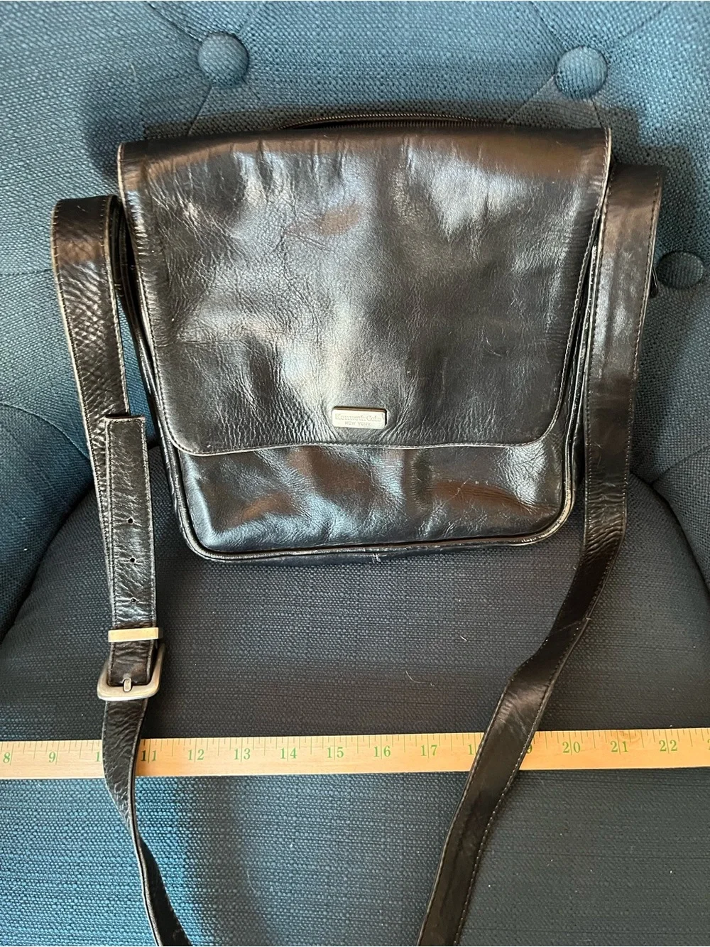 Vintage Kenneth Cole Genuine Leather Shoulder Crossbody Bag